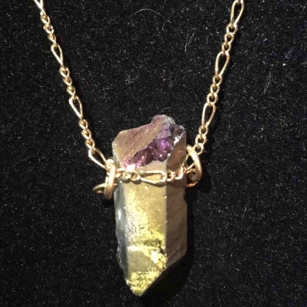 Stone pendant necklace